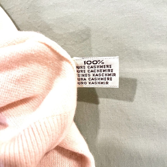 NWT 100% Scottish Cashmere off white sweater. Lightweight. Cozy. Men/Women - Picture 4 of 12